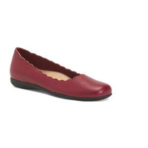 TROTTERS Sangria Leather Sabine Scallop Comfort Flats
